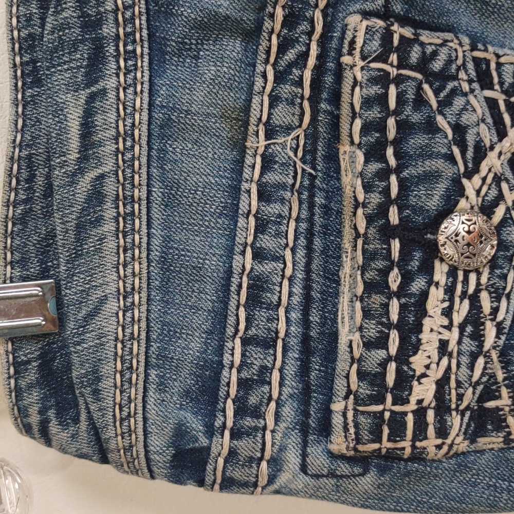 Silver Jeans Suki Mid-Rise Curvy Bootcut Jeans - Size 26/30 - Picture 15 of 16